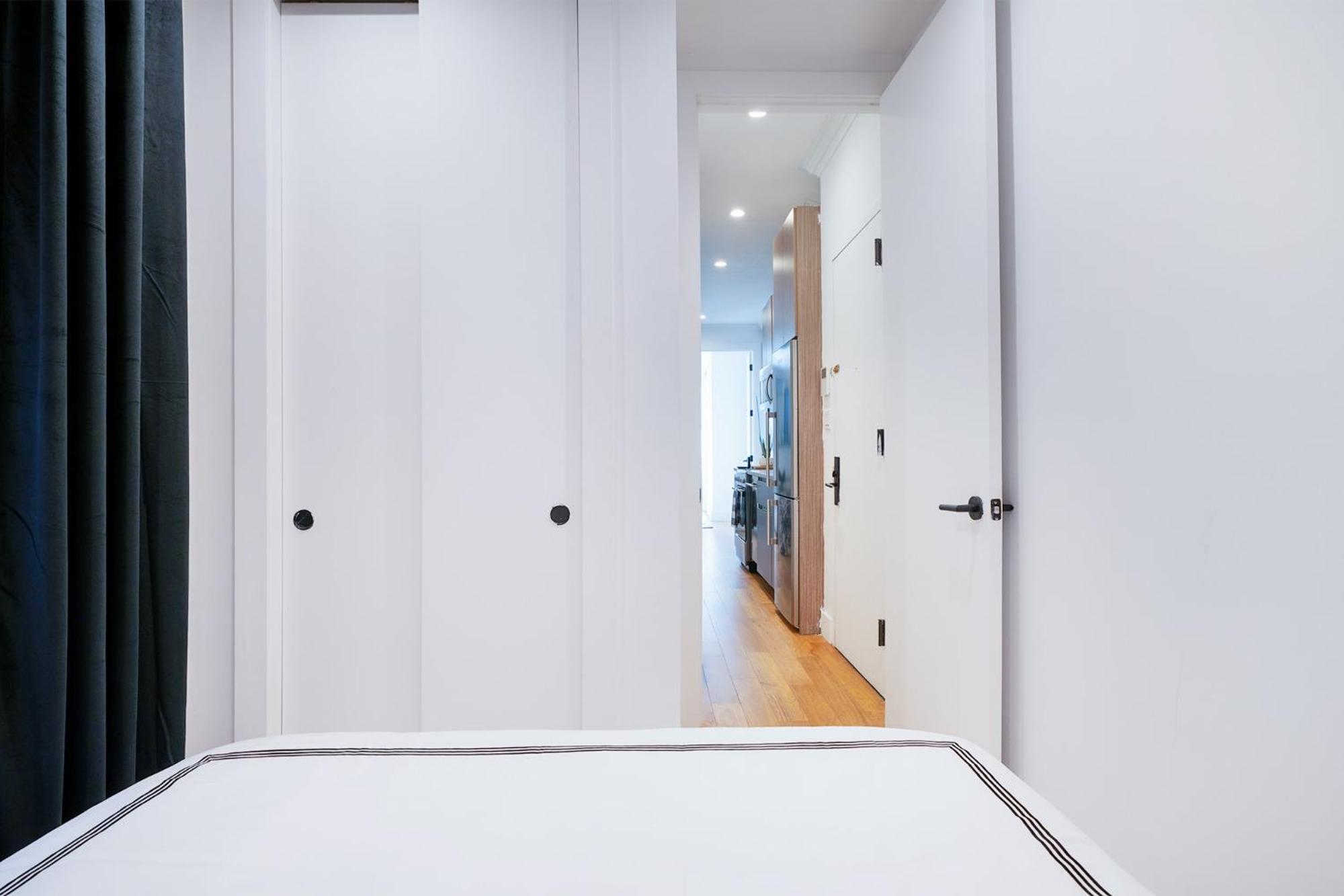 1288-5fs New Renovated 2 Bedrooms In Ues New York